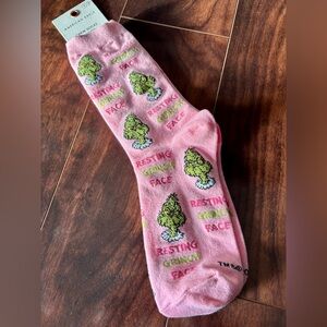 American Eagle Women’s Pink Christmas Resting Grinch Face Pattern Crew Socks NWT